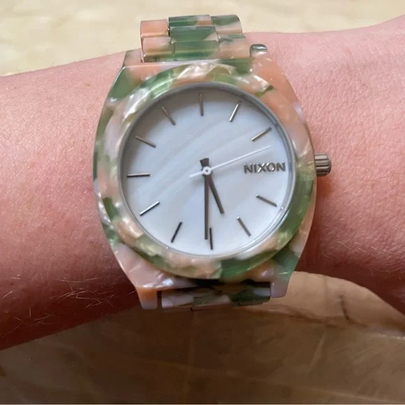 Rare, limited, Time Teller Nixon Acetate Watch- Needs New Battery RARE! Nixon The Time Teller Acetate White/Silver Women main image 4